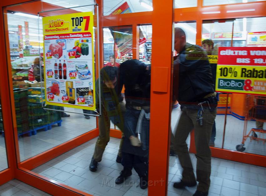 Raubueberfall Netto Markt Koeln Vingst Nobelstr P09.JPG